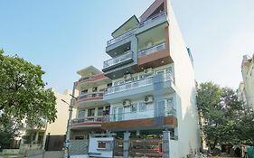 Collection O Corporate Suite Near Omaxe Celebration Mall